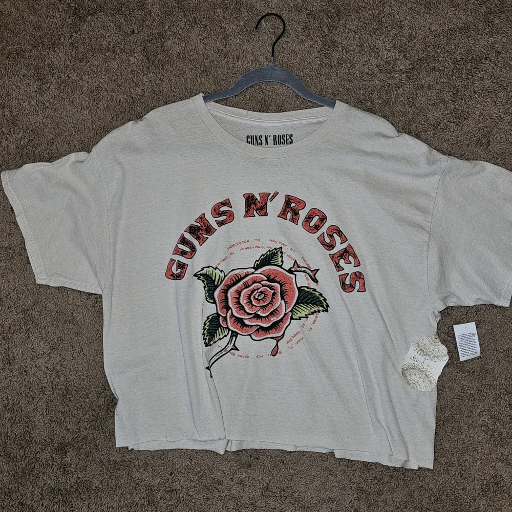 Altar'd State Guns N' Roses Graphic Crop Top - Picture 1 of 1